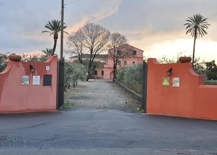 Agriturismo Dell'etna Фермерский дом Рипосто